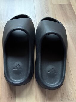 Yeezy slide - 2