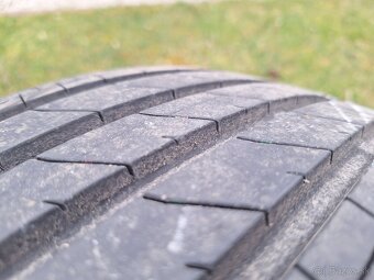 Predám pneu Bridgestone 215/45 r18 - 2