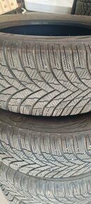 Firestone Winterhawk 215/60 R17 - 2