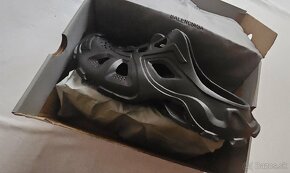 Predam uplne nove BALENCIAGA "CROCS" EU46/31cm - 2