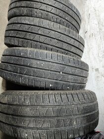 Predám zimné pneumatiky pirelli 215/70R15C - 2
