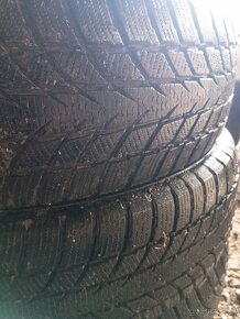 Predám zimné pneumatiky 235/70R16 - 2