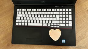 Predám Ntb Fujitsu Lifebook E559 - 2