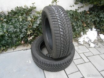 Predám 2x zimné pneu Goodyear 215/65 R16 98HXL - 2