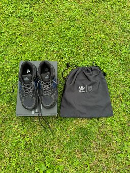 Adidas Response CL x Bad Bunny "triple black" - 2