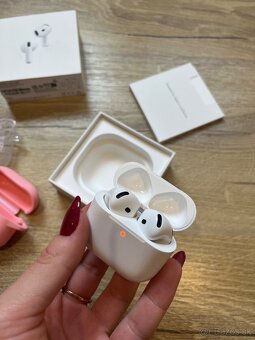 Apple AirPods 4 s aktívnym potlačením hluku - 2