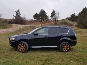 Mitsubishi Outlander - 2