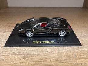 1:43 model Enzo Ferrari - 2