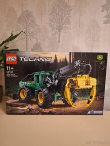 Lego Technic Lesný traktor John Deere - 2