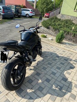 Suzuki GSR 750 - 2