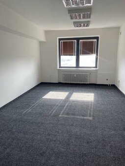 BC TOMÁŠIKOVA - kancelária na prenájom  24,60 m2/290 € vráta - 2