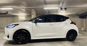 Toyota YARIS 1.5Hybrid e-CVT Style,15 700€ bez dph - 2