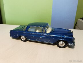 Corgi toys Mercedes 220 coupe - 2