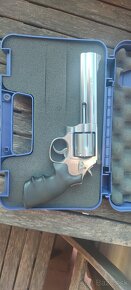 Predám Smith & Wesson 686-6 - 2