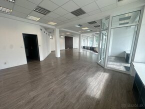 Na prenájom obchodný priestor 226m2 -Voľný Ihned - 2