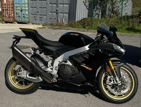 Aprilia RSV4 Factory - 2