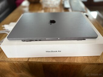 Apple Macbook M3 (2024) v záruke - 2