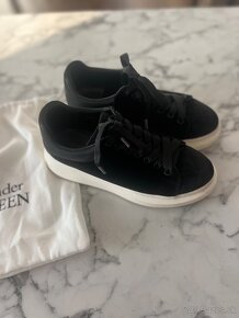 Predám pár krát obuté tenisky Alexander McQueen - 2