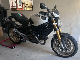 Ducati Monster 1100S - 2