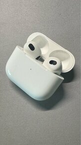 Apple AirPods (3. generácie) s MagSafe nabíjacím puzdrom - 2