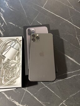 iPhone 11 Pro Max  64GB - 2