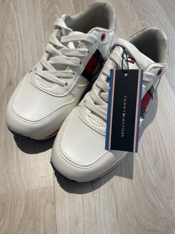 Tommy Hilfiger tenisky vel 30 , nove - 2