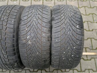 Zimne pneu. Arivo 225/40 r18 - 2