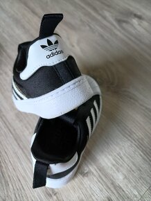 Tenisky adidas 22 - 2