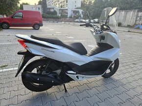 Honda PCX 125 facelift LED svetlá, rv 2017, ako nová - 2