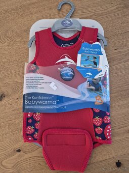 Konfidence Babywarma Neoprénový oblek Strawberry 6-12m

 - 2