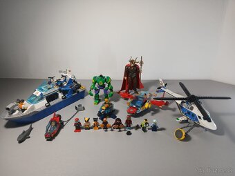 Lego set plus postavička marvel - 2