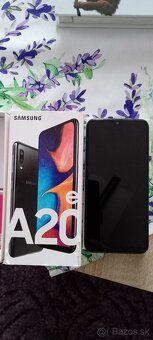 Predám Samsung Galaxy a20e - 2