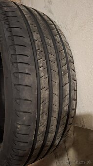 Pneu 245/45 R20 - 2