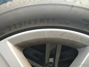 Predám pneumatiky DUNLOP 225/45 R17 - 2