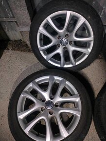 4ks alu disky orig. VW 5x112 R17 pneu 235/45 r17 - 2