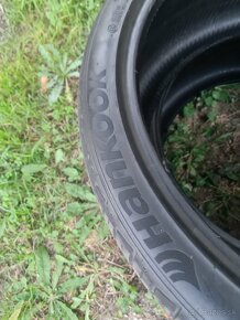 Pneu 265/35 R22 - 2