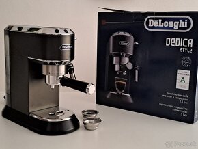 Elegantný pákový kávovar zn. DeLonghi DEDICA - 2