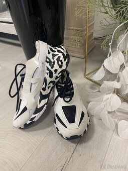 Botasky Adidas Stella MCartney - 2