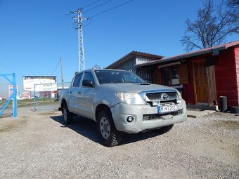 Toyota Hilux DC 2.5 I D-4D Terra - 2