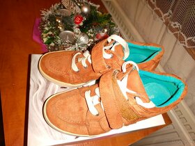 krásne oranžové topánky č: 37 na plnom opätku; 10ceur - 2