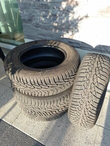 Predám málo jazdené zimné pneu NOKIAN 215/65 R16 - 2