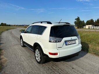 Mitsubishi Outlander 2.2 DI-D Intense - 2