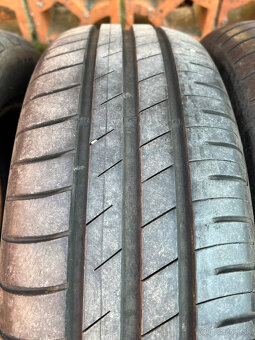 Predám sadu letných pneu Goodyear EfficientGrip 185/60 R14 - 2