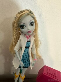 Lagoona Science lab monster high - 2