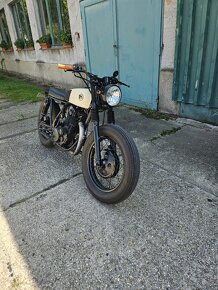 Yamaha SR 400 Cafe Racer - 2