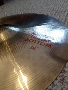 Predám Paiste 2002 Medium 14" Hi-Hat činel - 2