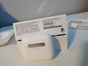 Nové Apple AirPods 3 s MagSafe nabíjacím puzdrom - 2