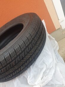 Predam celorocne gumy 255/70R18 - 2