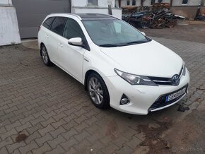 Toyota Auris 1.8 I VVT-i Hybrid Executive - 2