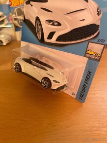 HotWheels Aston Martin V12 Speedster - 2